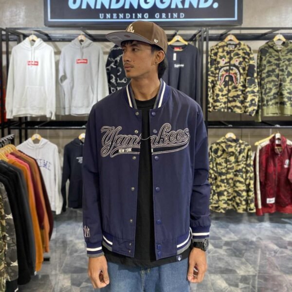 MLB YANKEES Navy Blue Varsity Jacket (Large)