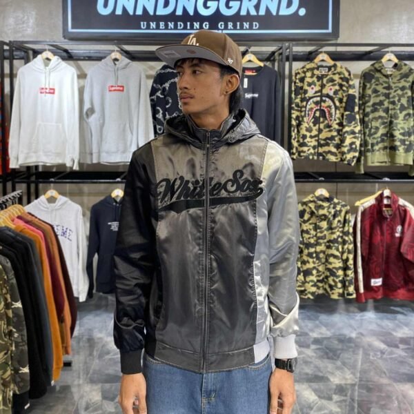 MLB Whitesox 3Toned Varsity Zip Up W/ Hood (Large)