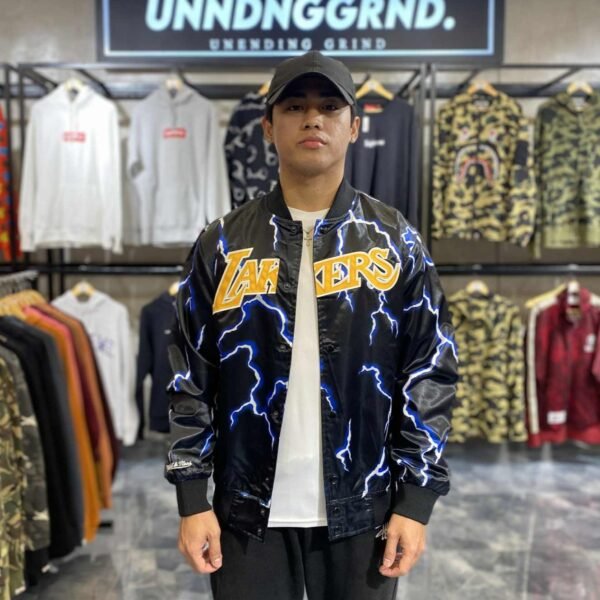 BRANDNEW Mitchell & Ness Lakers Varsity Jacket (Small)