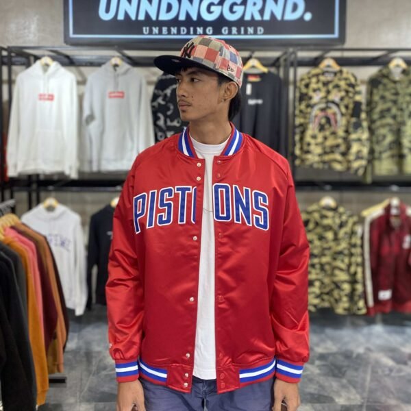 BRANDNEW Mitchell & Ness Pistons Red Varsity (Large)