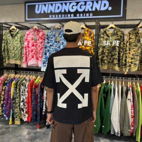 BRANDNEW OFF-WHITE Arrow Black Tee (Large) - SOLD