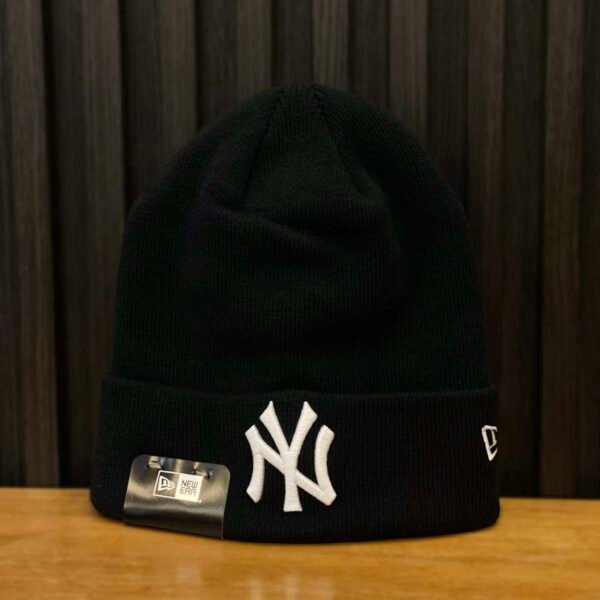 BRANDNEW NEW ERA New York Yankees Black Beanie
