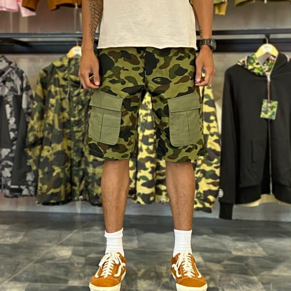 BRANDNEW BAPE 1st Camo Cargo Shorts (Large)